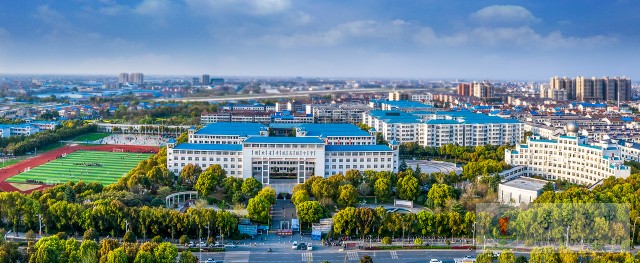 美丽的校园全景