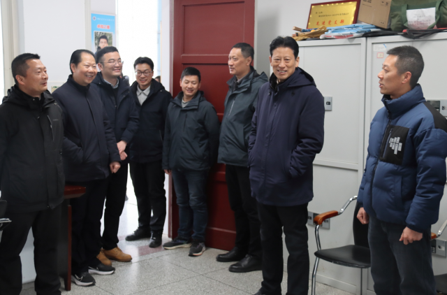 【专项工作】孝感高中组织开展2026年元旦节前走访慰问活动