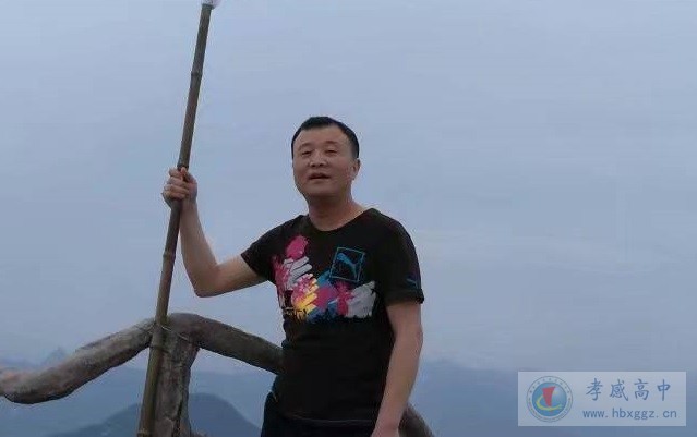 用一个灵魂唤醒另一个灵魂 ——记孝感高中优秀班主任胡之亮