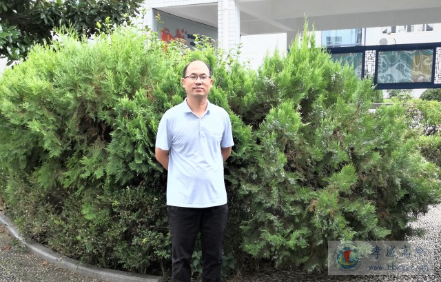 学 生 的 知 心 朋 友  ——孝感教坛能手、孝感高中教师程世全育人事迹