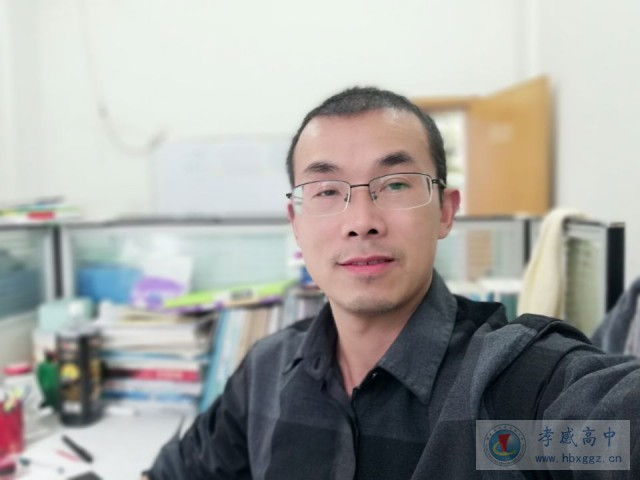 给学生实实在在的指导——记孝感高中青年教师黄诚